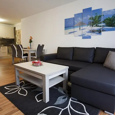 Spacious Flat Прага